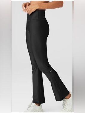 ALO yoga, size Medium, NWOT Black High-Waist Flared Leggings